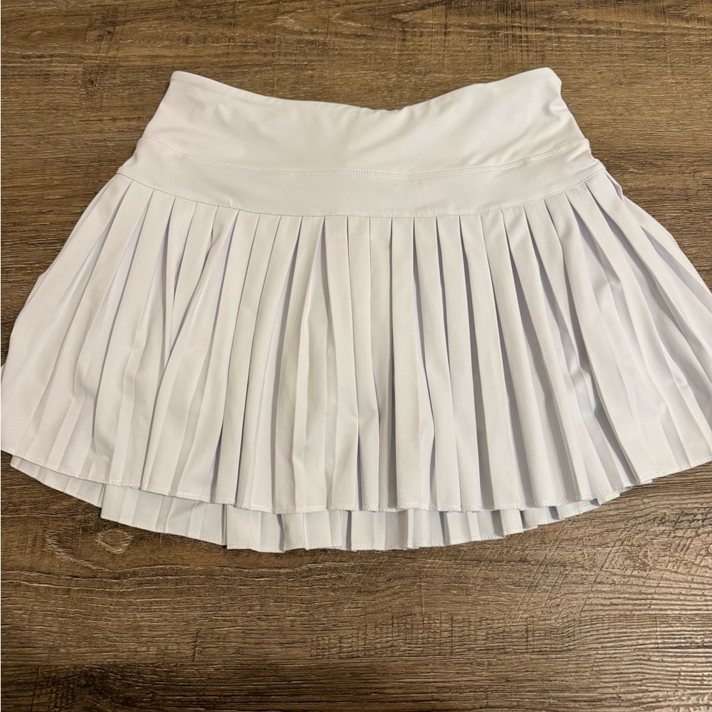 Goldhinge white skort